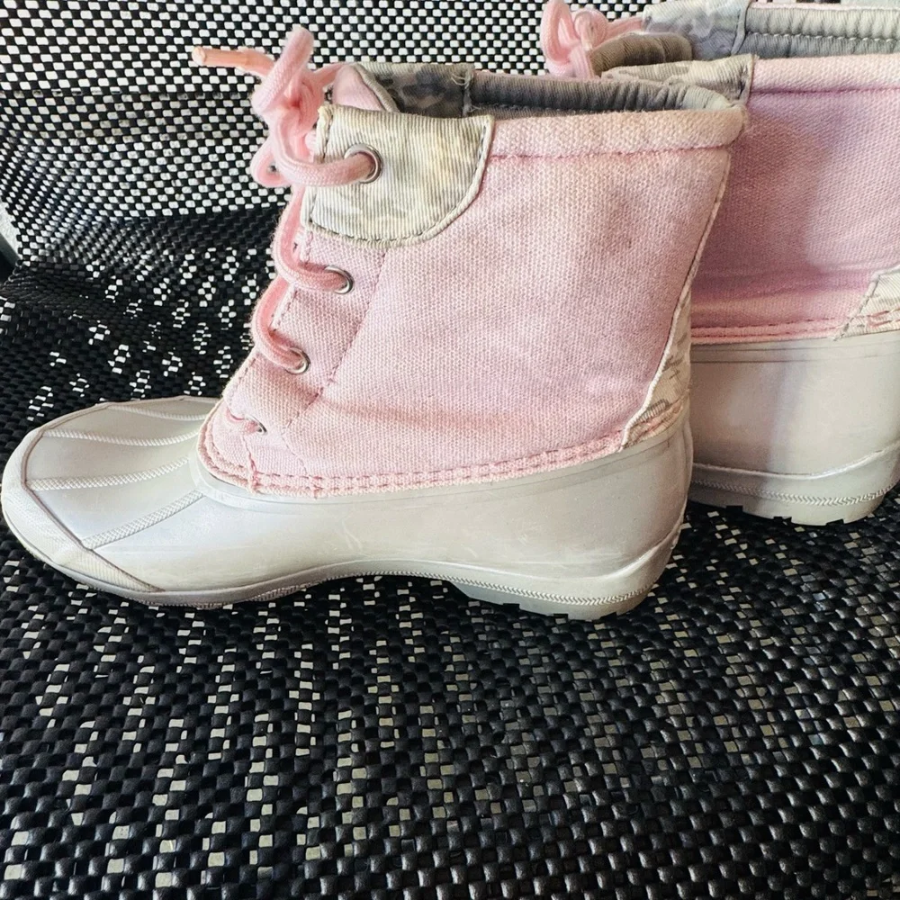 Sperry Big Girl duck boots. Pink and Silver Kids Snow Boots